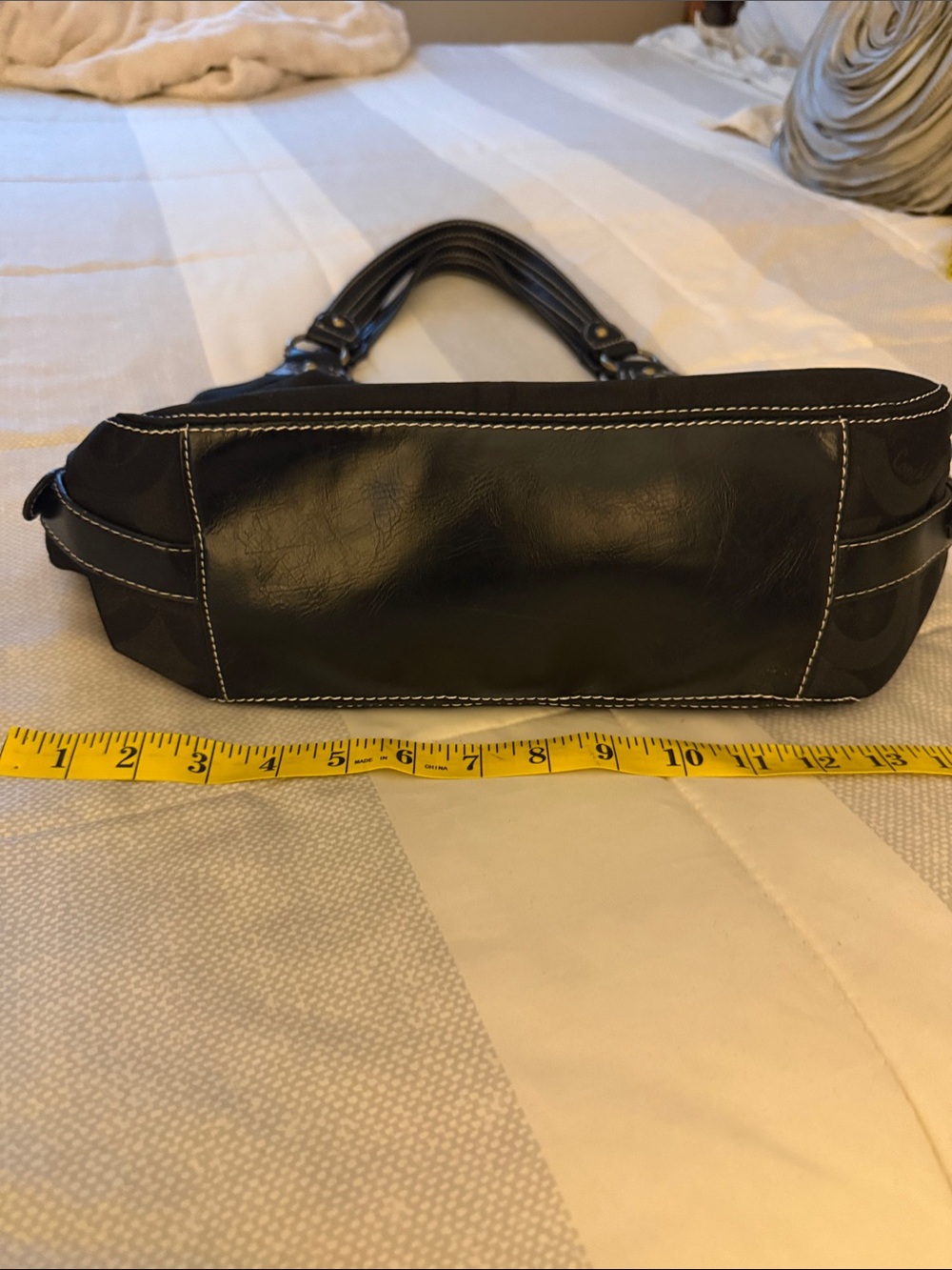 Coach Black Shoulder Bag with Gold Hardware and Contrast Stitching - Picture 2 of 11